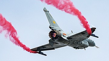 攻克發(fā)動機(jī)難題 殲10B換“心臟”首獻(xiàn)“眼鏡蛇”絕技