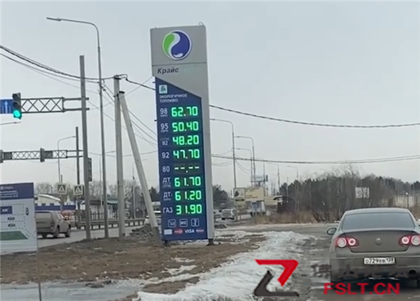 中國(guó)小伙在俄羅斯花170元加76升油：比礦泉還便宜