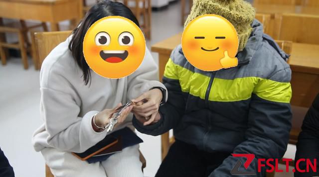 妻子失蹤25年，如今再見時(shí)，丈夫這個(gè)動(dòng)作讓人淚奔……