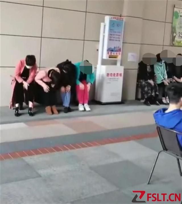 住戶阻止大媽占用架空層跳廣場舞被“哭喪”，物業(yè)：事后又起沖突，希望這次能協(xié)調(diào)好