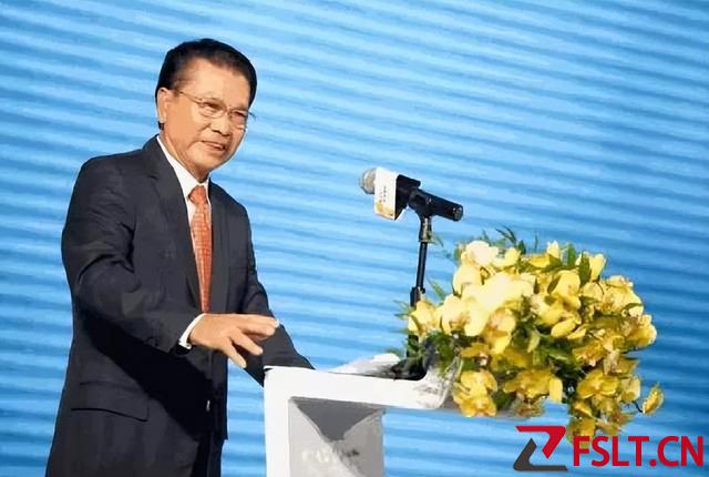 捐60億上廣東慈善榜，因兒子無心繼位，他將千億企業(yè)拱手讓給外人