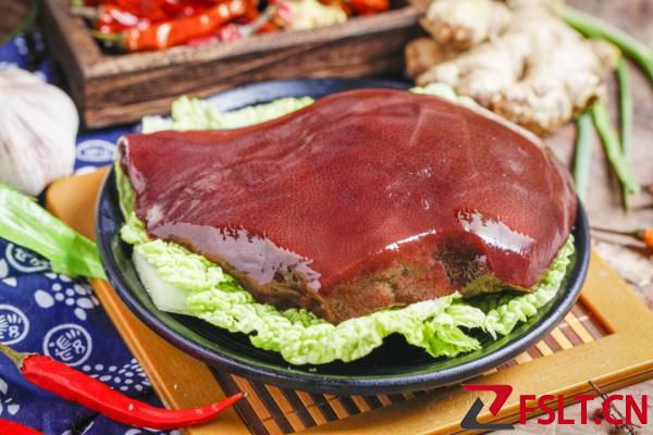 廣東人飯桌上常見的一碗湯，明目又補血，你喝過嗎？