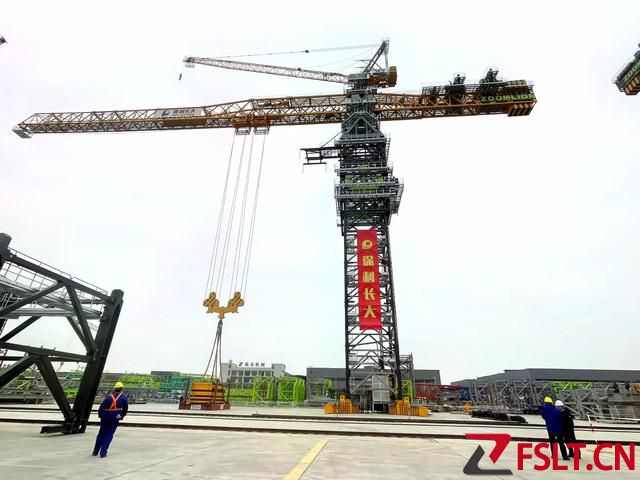 極光綠出征南海之濱，中聯(lián)重科超大塔奔赴廣東助建海上“巨龍”
