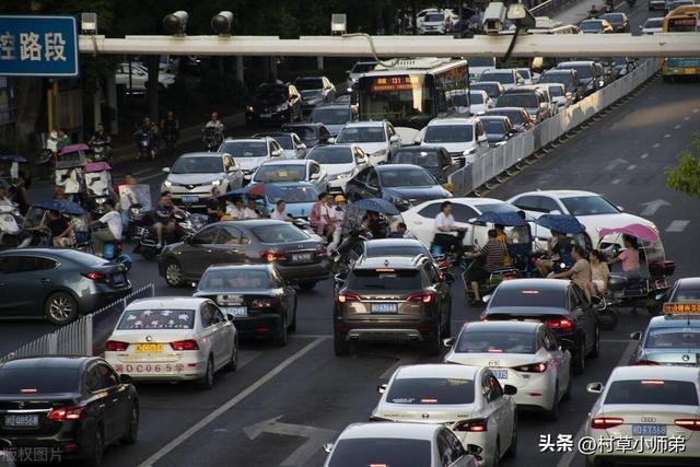 電動自行車開始限行，廣東打響第一槍。網(wǎng)友：請?zhí)娴讓尤嗣窨紤]下