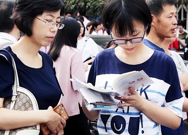 廣東考生高考成績546分，卻不選本科選?？?，看到院校后網友悟了