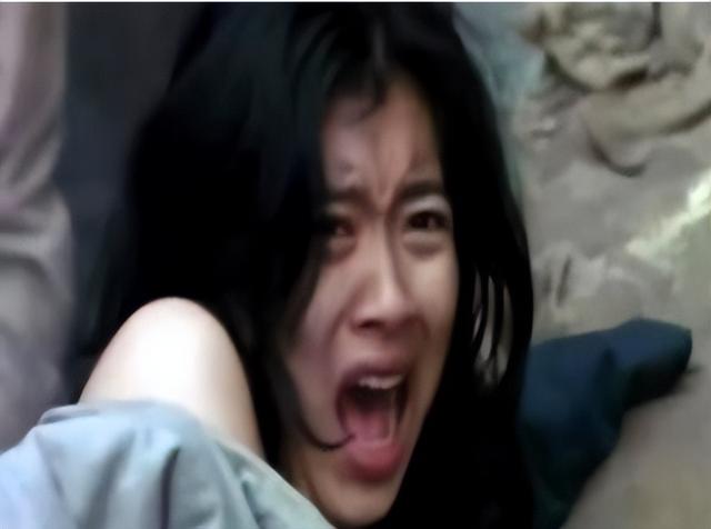 廣東一17歲女子網(wǎng)戀奔現(xiàn)，與男友發(fā)生性關(guān)系時，又慘遭9人性侵