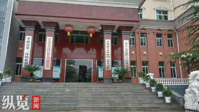 湖北云夢一退休人員稱被局長推下臺階導致骨折？警方：已立案