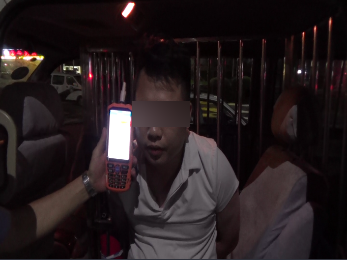 作死！醉駕司機沖卡逃逸，結(jié)果讓人大呼舒服…(圖13)