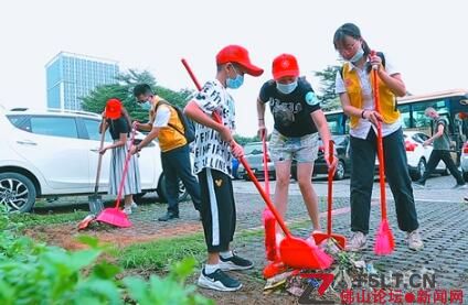 滿城“潔凈美”！南海開展愛國(guó)衛(wèi)生運(yùn)動(dòng)(圖1)